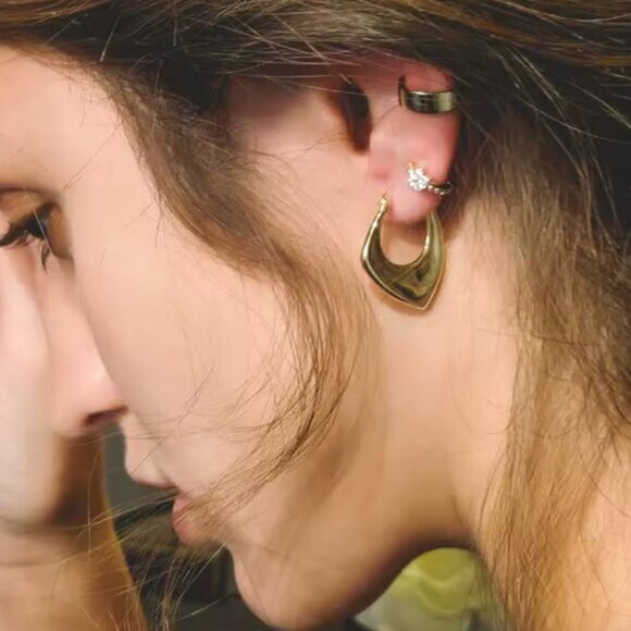 New 14K Gold filled hoop earrings Nwot - Picture 3 of 3